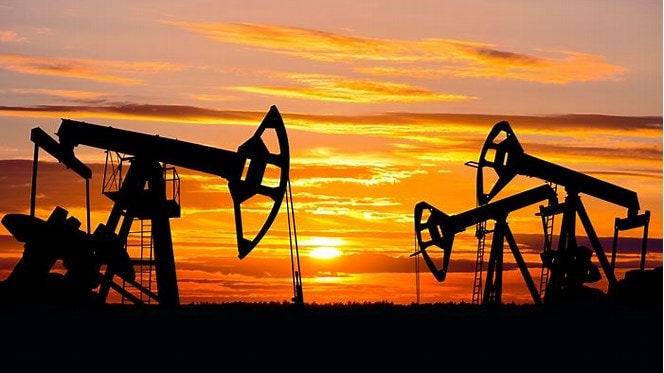 Live crude oil trading room